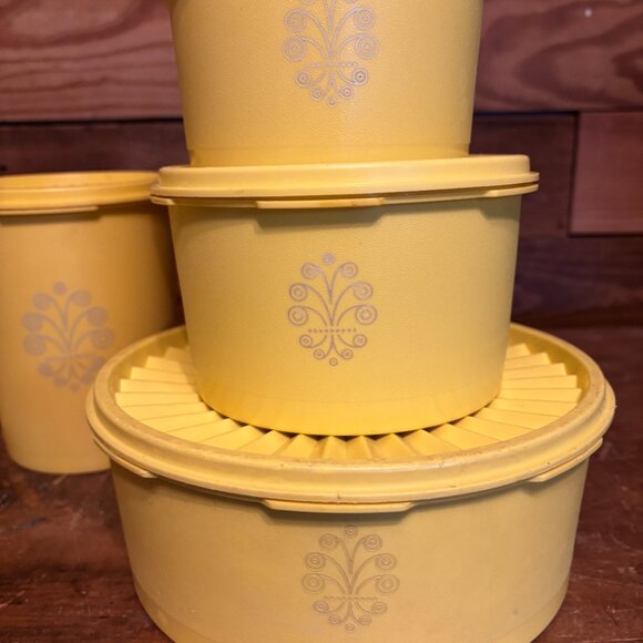 Misc Yellow Tupperware - Picture 2 of 4